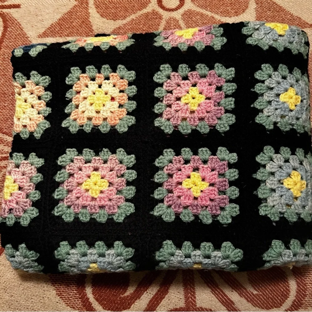 Such a beautiful vintage, granny square blanket